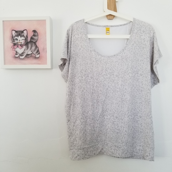 Lole Tops - 😸 Lolë Athletic Tee size Large